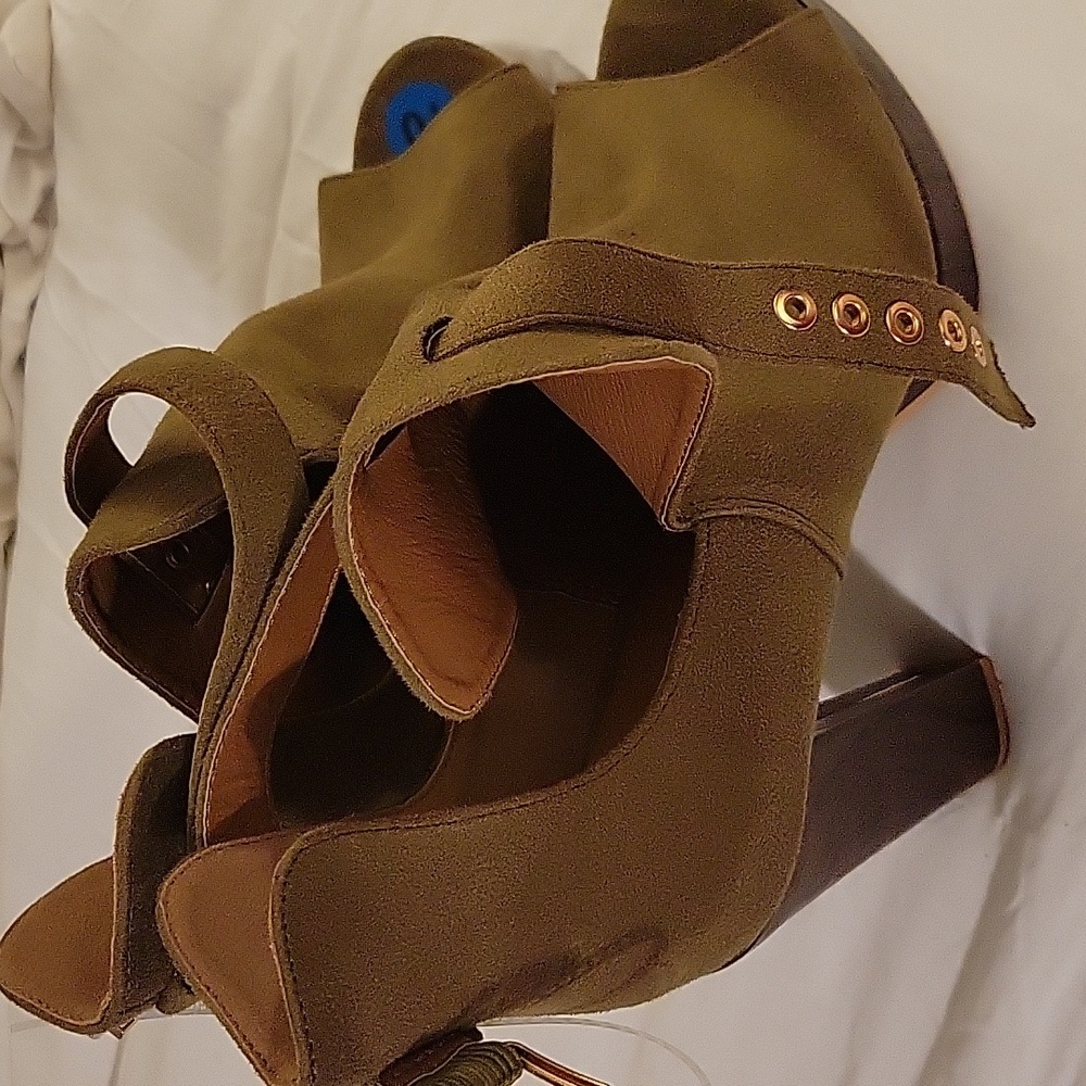 Ladies heels size 10